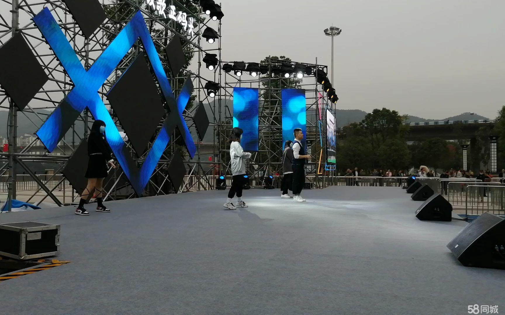 活動(dòng)展會(huì)一站式服務(wù):舞臺(tái)噴繪+燈光音響+啟動(dòng)道具&middot;展會(huì)布置&middot;木工美陳